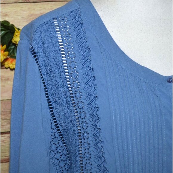Roaman's Women's 28W Blue Eyelet Blouse Tunic Top Button Front 3/4 Sleeve Comfy - Picture 3 of 14